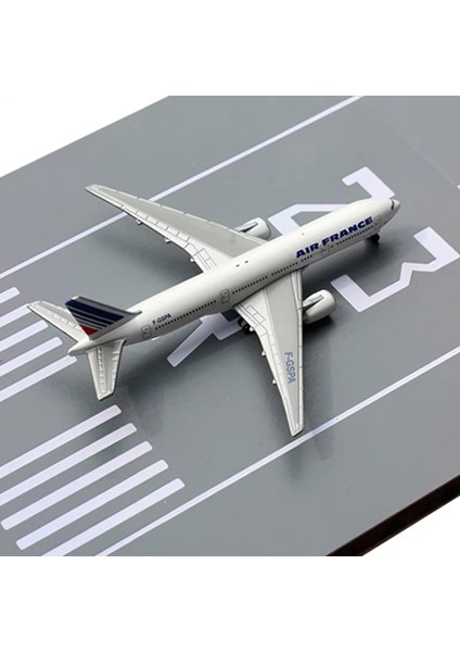 1:400 & 1:500 Ölçekli Hava Araçları Için Uçak Pisti (Havaalanı, Pist, Yol Düzeni) 20X30 cm - 4 Parça fiyatları