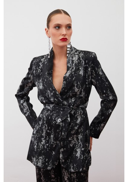 Parlak Desenli Kuşaklı Uzun Ceket - Siyah-Gümüş fiyatları