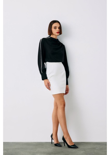 Omuz Aksesuarlı Bluz - Siyah