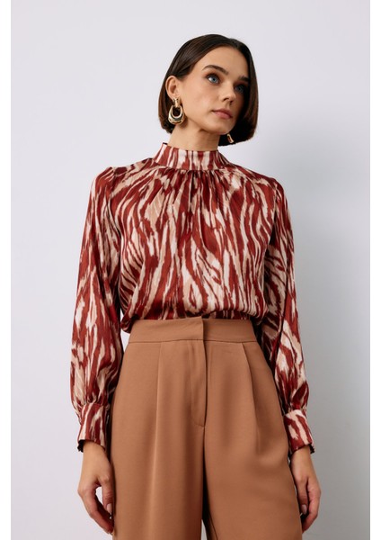 Desenli Dik Yakalı Bluz - Taba