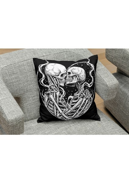 Skull's Love Siyah Desenlı Kare Yastık Kılıfı