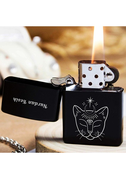 Kişiye Özel Isimli Benzinli Siyah Zippo Çakmak - Kedi Tarot Baskılı