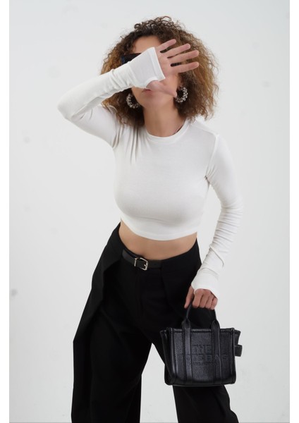 Ekru Parmak Detaylı Crop Bluz