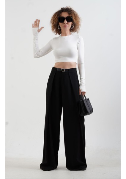 Ekru Parmak Detaylı Crop Bluz