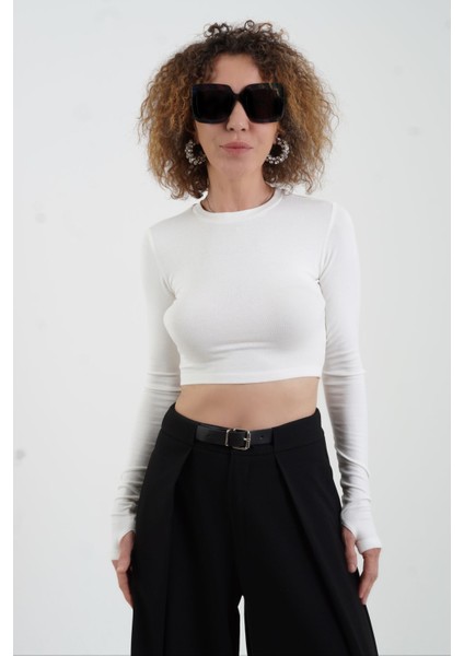 Ekru Parmak Detaylı Crop Bluz