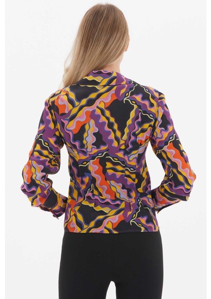 Çift Pensli Soyut Desen Emprime Bluz fırsatları