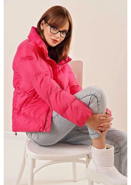 Kadın Canlı Pembe Dik Yaka Bel Büzgülü Şişme Mont HZL25W-BD131791 fırsatları