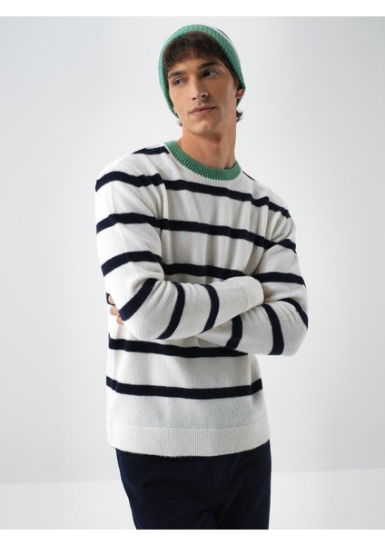 Erkek Lacivert Yumuşak Dokulu Regular Fit Kazak