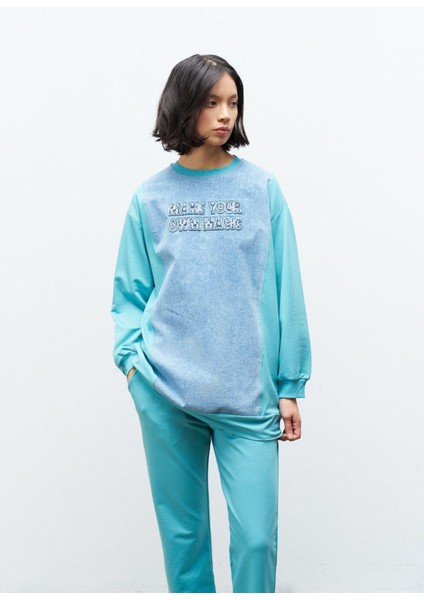 Su Yeşili Kadın Denim Üzeri Nakış Işlemeli Bisiklet Yaka Sweatshirt Dar Paça Pantolon Pamuklu Örme Alt Üst Takım modelleri