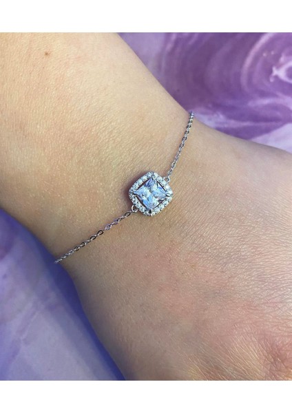 Kadın Kare Taş Detay Gümüş Bileklik modelleri