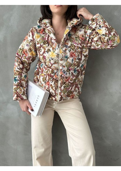 Desenli Kapüşonlu Crop Mont fırsatları