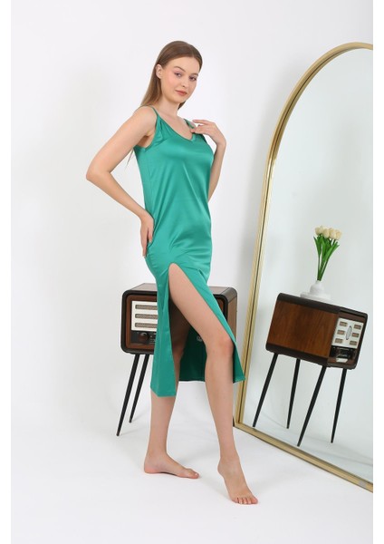 Yırtmaçlı Uzun Saten Gecelik Zümrüt 7410