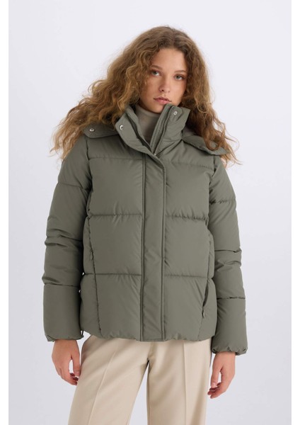 Su İtici Puffer Şişme Mont Oversize Geniş Kalıp Kapüşonlu Fermuarlı Çıtçıtlı A4090AX24WN modelleri