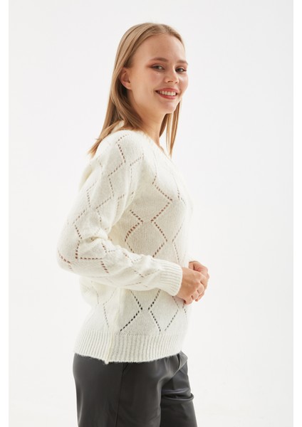 Regular Fit V Yaka Ajurlu Kazak Kadın Kazak 24K0186K1 modelleri