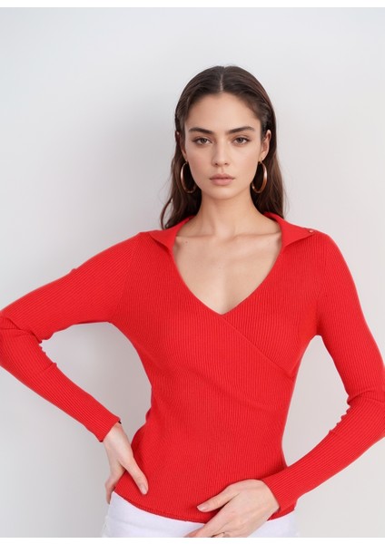 Kadın Kırmızı Kruvaze Yakası Taşlı Triko Kazak