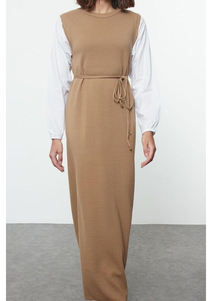 Kadın Tesettür Maxi Boy Regular Bej Kolları Dokuma Parça Detaylı Beli Bağlamalı Triko Elbise fiyatları