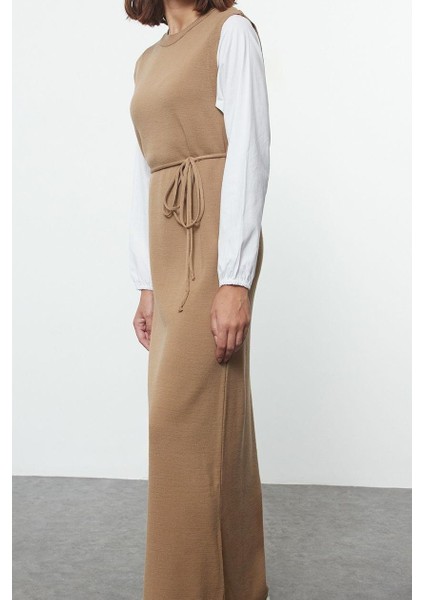 Kadın Tesettür Maxi Boy Regular Bej Kolları Dokuma Parça Detaylı Beli Bağlamalı Triko Elbise modelleri