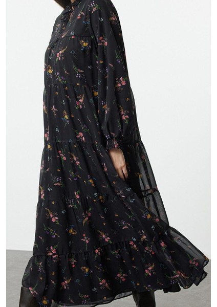 Kadın Moda Şık Tesettür Uzun Dik Yaka Oversize Çıtır Çiçek Desenli Yaka Detaylı Dokuma Elbise modelleri