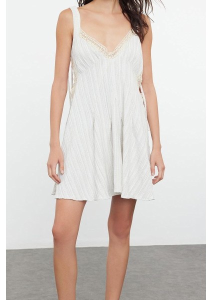 Kadın Moda Şık Midi Boy V Yaka Regular Ekru Dokuma Cut Out Pencere Plaj Elbisesi