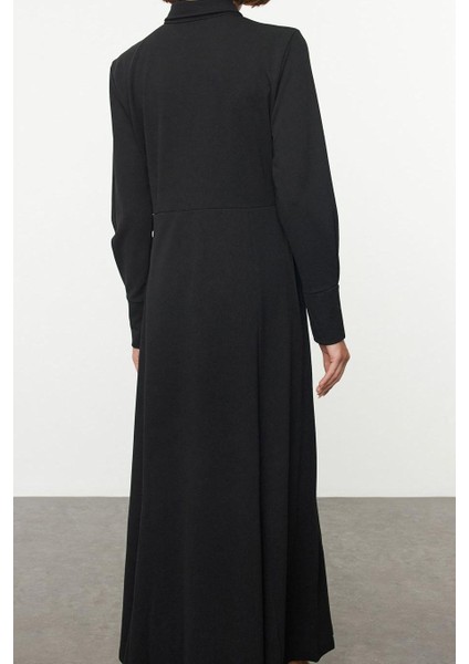 Kadın Moda Şık Tesettür Uzun Gömlek Yaka Fitted Eteği Volanlı Düğme Detaylı Örme Elbise indirimleri