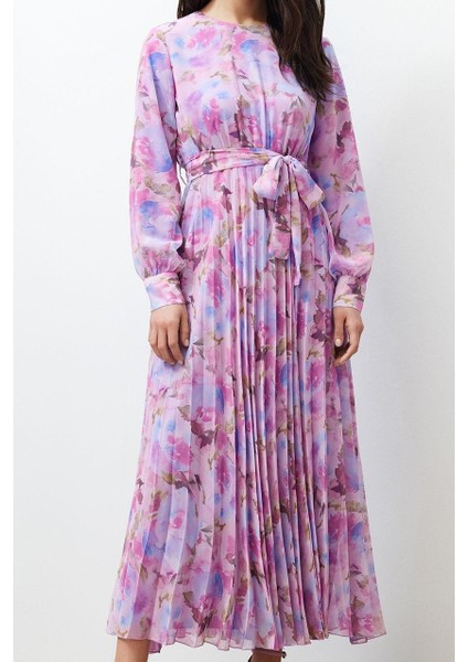 Kadın Tesettür Maxi Boy Regular Çiçekli Kuşak Detaylı Astarlı Piliseli Şifon Dokuma Elbise modelleri