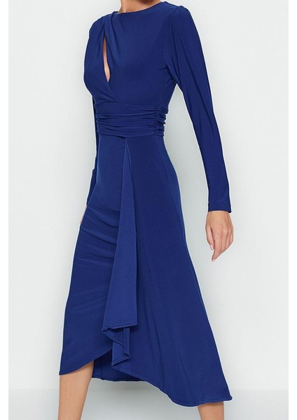 Kadın Moda Şık Midi Boy Bisiklet Yaka Fitted Vücuda Oturan Cut Out Pencere Detaylı Şık Abiye Elbise modelleri