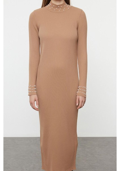 Kadın Moda Şık Tesettür Uzun Dik Yaka Fitted Inci Taş Aksesuarlı Triko Elbise