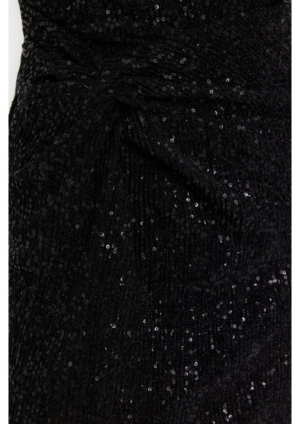 Kadın Moda Midi Boy Halter Yaka Fitted Vücuda Oturan Örme Parıltılı Pullu Örme Payet Abiye Elbise