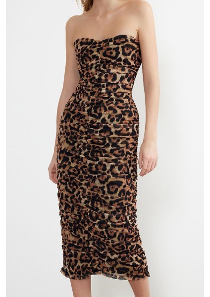 Kadın Moda Midi Boy Straplez Fitted Vücuda Oturan Leopar Desenli Drapeli Örme Tül Abiye Elbise