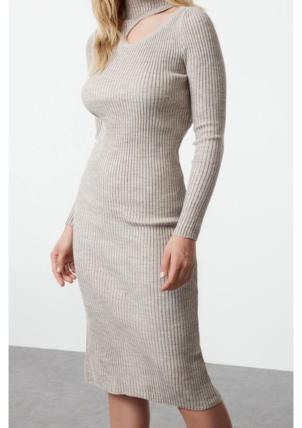Kadın Moda Şık Midi Boy Dik Yaka Slim Triko Cut Out Pencere Detaylı Elbise modelleri
