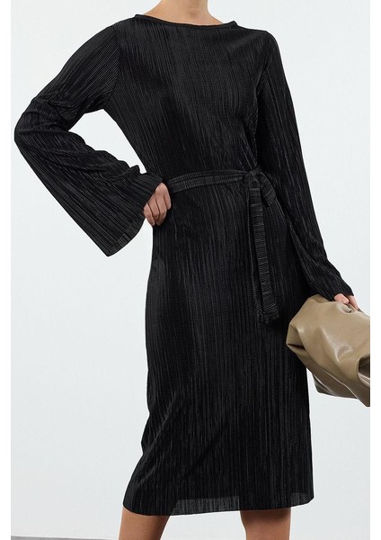 Kadın Moda Midi Boy Kayık Yaka Regular Premium Pilise Kumaşlı Flare Kol Detaylı A-Line Örme Elbise