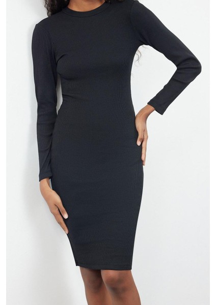 Kadın Moda Şık Midi Boy Dik Yaka Slim Fitted Vücuda Oturan Uzun Kollu Fitilli Esnek Örme Elbise modelleri