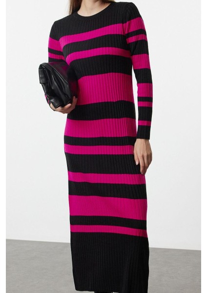 Kadın Moda Şık Tesettür Maxi Boy Bisiklet Yaka Fitted Fuşya Renk Bloklu Fitilli Örgü Triko Elbise fiyatları