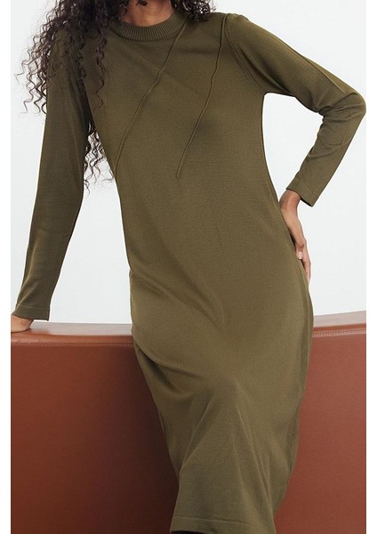 Kadın Moda Şık Tesettür Maxi Boy Bisiklet Yaka Fitted Nervür Detaylı Triko Elbise modelleri