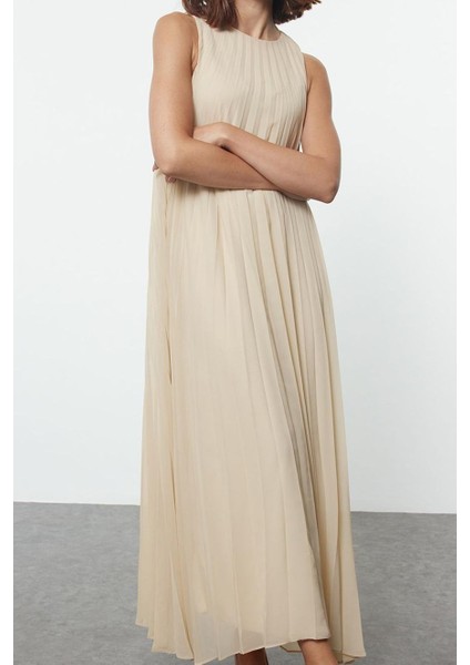 Kadın Moda Şık Tesettür Uzun Bisiklet Yaka Regular Piliseli Dokuma Içlik Elbise modelleri