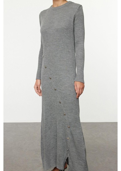 Kadın Moda Şık Tesettür Maxi Boy Bisiklet Yaka Fitted Gri Düğme Detaylı Triko Elbise