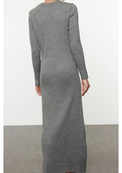 Kadın Moda Şık Tesettür Maxi Boy Bisiklet Yaka Fitted Gri Düğme Detaylı Triko Elbise indirimleri