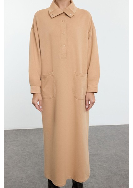 Kadın Moda Şık Tesettür Uzun Dik Yaka Oversize Önü Çıtçıtlı Cep Detaylı Örme Elbise