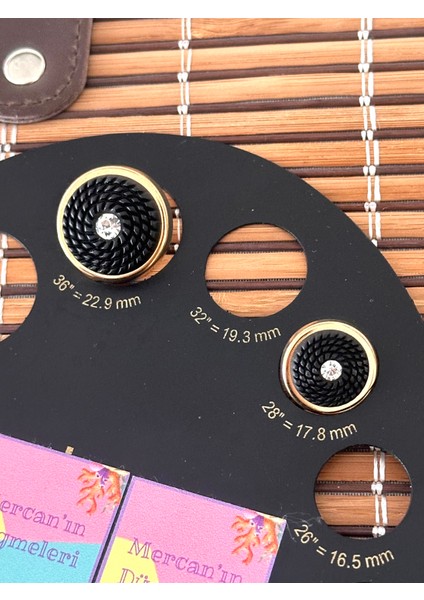 Siyah Renkli Altı Gold Plaka Model Düğme Seti indirimleri