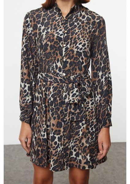 Kadın Moda Şık Mini Boy Gömlek Yaka Regular Kuşaklı Leopar Desen Astarlı Dokuma Gömlek Elbise