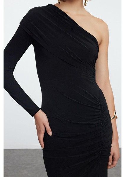Kadın Maxi Boy Slim Düz Tek Kol Drape Detaylı Yırtmaçlı Vücuda Oturan Esnek Örme Elbise