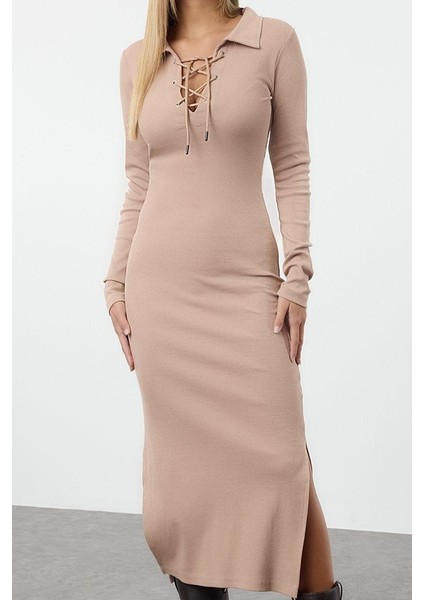 Kadın Moda Şık Midi Boy Polo Yaka Slim Kuşgözü Bağlama Detaylı Vücuda Oturan Fitilli Esnek Elbise fiyatları