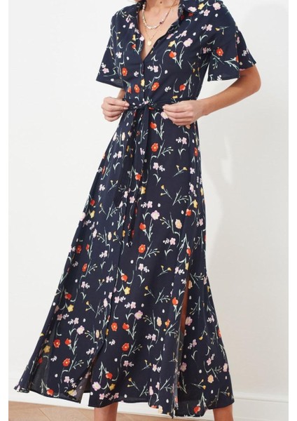 Kadın Moda Şık Midi Boy Gömlek Yaka Regular Kuşaklı Yırtmaçlı Çiçek Desenli Dokuma Gömlek Elbise