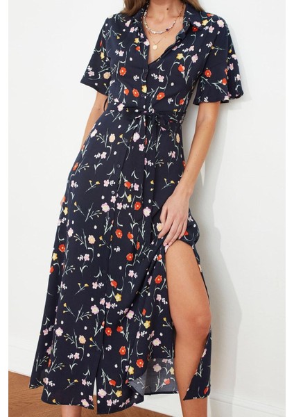 Kadın Moda Şık Midi Boy Gömlek Yaka Regular Kuşaklı Yırtmaçlı Çiçek Desenli Dokuma Gömlek Elbise