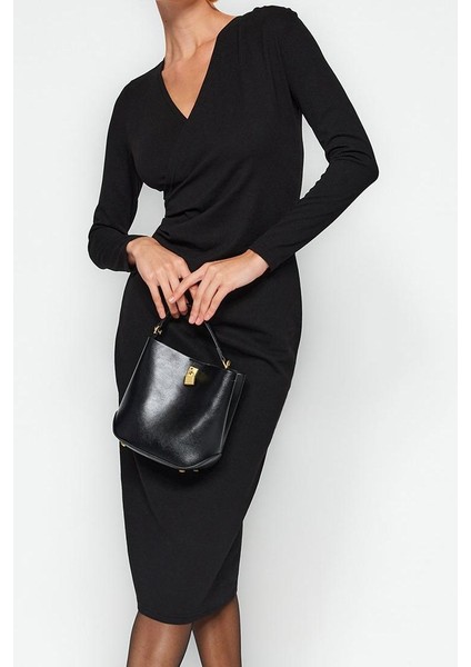 Kadın Moda Şık Midi Boy Kruvaze Slim Yaka Uzun Kollu Büzgü Detaylı Vücuda Oturan Örme Elbise modelleri