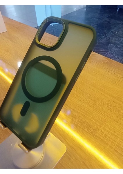 Apple iPhone 11 Pro Max Uyumlu Magsafe Özellikli Kenarları Renkli Arka Yüzü Mat Darbe Emici Kılıf
