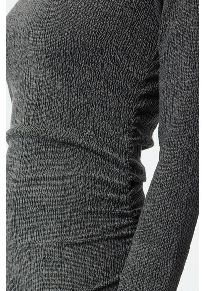 Kadın Moda Şık Mini Boy Kayık Yaka Fitted Düz Büzgü Drape Detaylı Bodycone Vücuda Oturan Örme Elbise modelleri