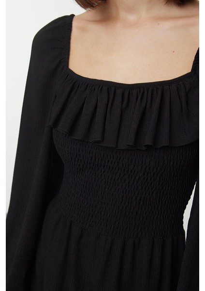 Kadın Moda Midi Boy Kare Yaka Slim Büzgü Drape Detaylı Uzun Kollu Bürümcük Dokulu Kumaş Örme Elbise modelleri