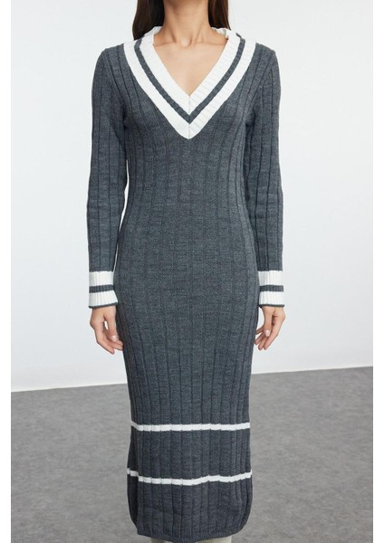 Kadın Moda Şık Midi Boy V Yaka Regular Triko Renk Bloklu Elbise