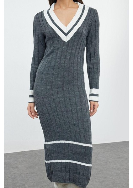 Kadın Moda Şık Midi Boy V Yaka Regular Triko Renk Bloklu Elbise fiyatları